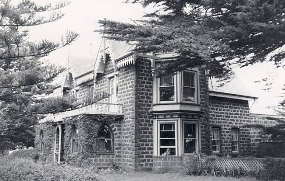 B0044 Talara Prince's Hwy Port Fairy