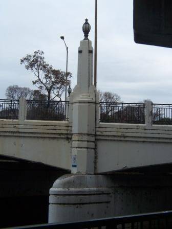 Hoddle Bridge