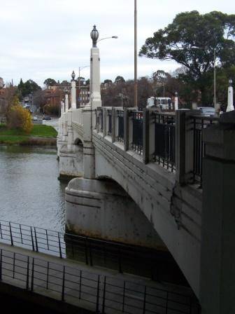 Hoddle Bridge
