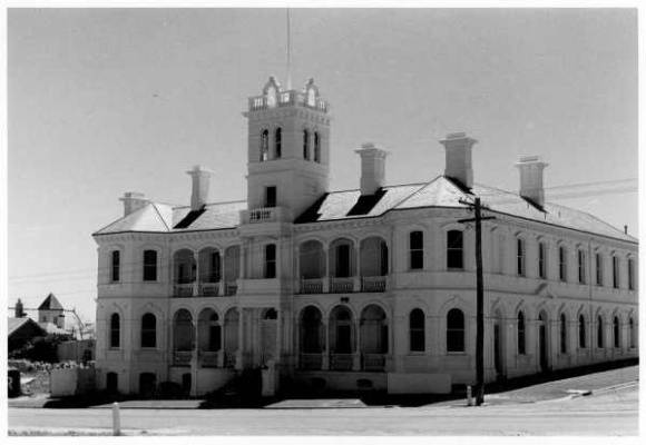 Royal Hotel, c. 1966.
Source: State Library Victoria (b19651)