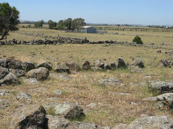 Clonad_Epping_sheepyard remnants_KJ_Nov 09