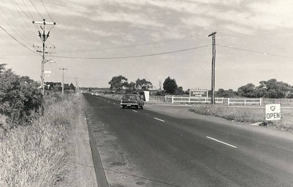 B2252 Market Garden Vehicle Metal Traffic Strips Centre Dandenong Rd 