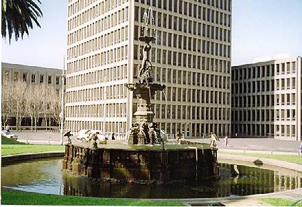 B0070 Stanford Fountain