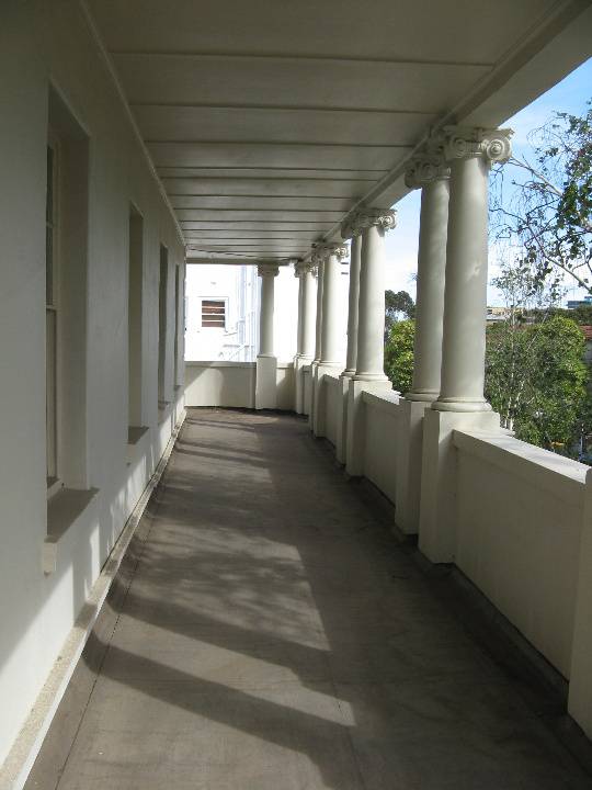 Berkeley Hall_St Kilda_upper colonnade_KJ_Dec 09