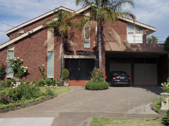 HO100 - Raleigh Castle, 14 Belvedede Close, Maribyrnong.JPG