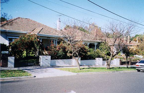Streetscape, east side Alandale Road, showing original front fences 