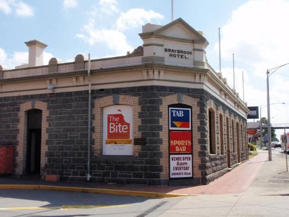 HO92 - Braybrook Hotel, 351 Ballarat Road, Braybrook.JPG