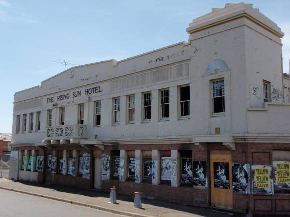 HO40 (1) - Rising Sun Hotel, 193 Geelong Road, Footscray.JPG
