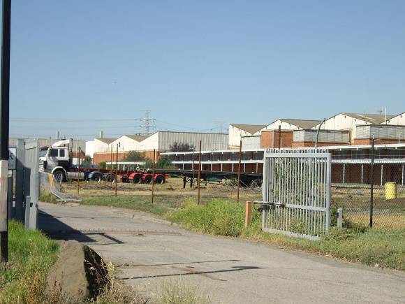 HO125 (4) - Bradmill 341-351 Francis Street, Yarraville.JPG