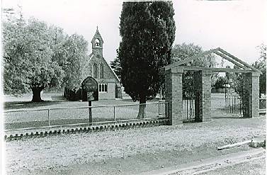 B0058 St James Church of England Shaw St Mortlake