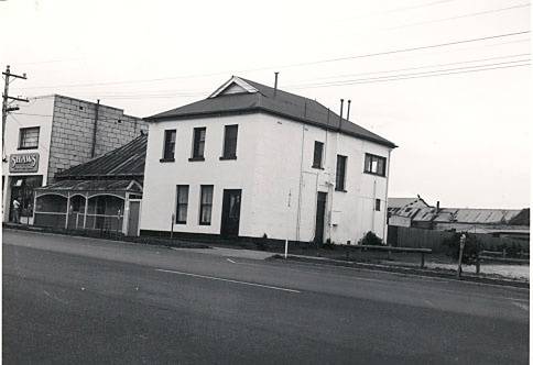 B3951 14 Henty Street