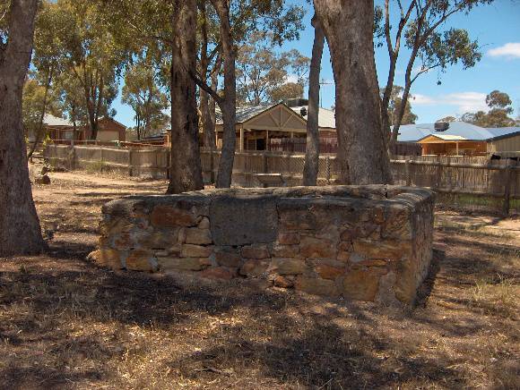 B6811 Robin Hill Lone Grave