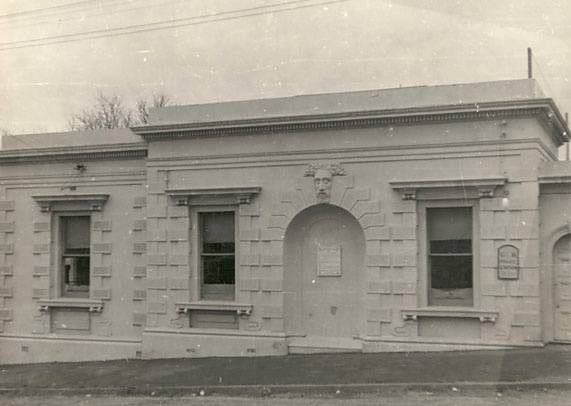 B0313 fmr State Savings Bank & Police Station Castlemaine