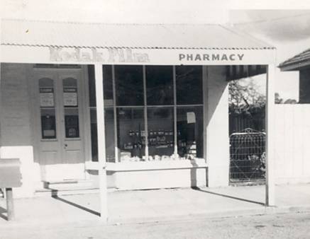 B2283 Dow's Pharmacy Chiltern