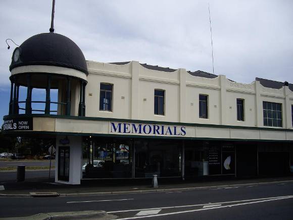 HO190 (2) - Green's Building, 337-351 Barkly Street, Footscray.JPG