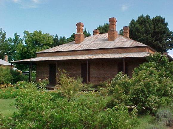 1 lakeview victoria street chiltern front elevation jan00