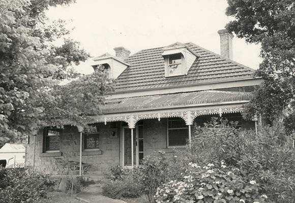 B2660 39 Belgrave St Coburg Front