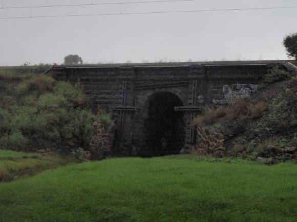 HO164(2) - Black Arch Bridge, Sunshine Rd, Sunshine.JPG