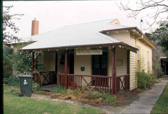H01969 pt cook caretakers cottage aug02 pm1