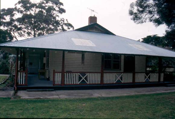 H01969 pt cook married quarters aug02 pm1
