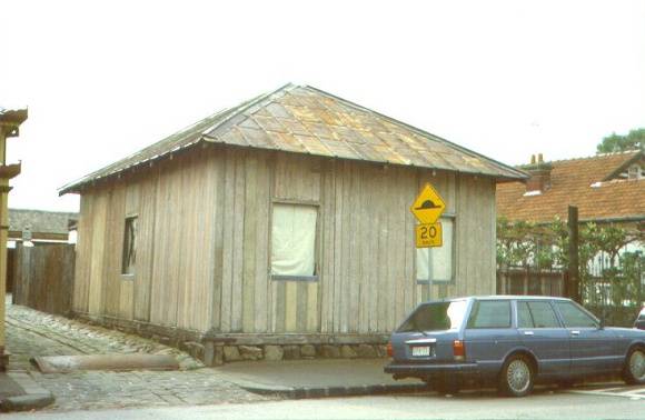 1 singapore cottage sackville street h610 june 2001