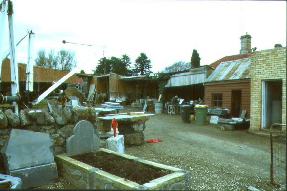 H01965 stonemasons yard kyneton aug01