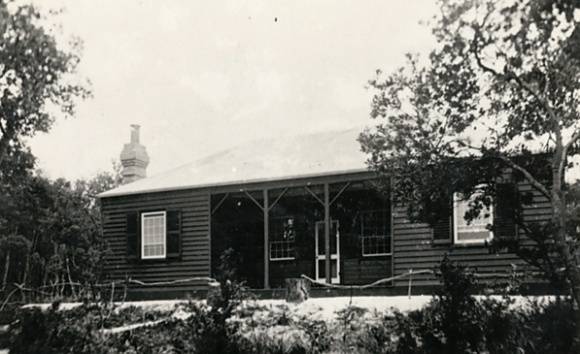 B1077 Londsdale's Cottage East St Kilda