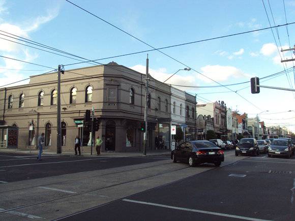 High Street looking east from Kooyong Road