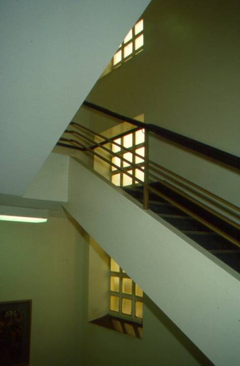 H01972 freemasons hospital central staircase 2001