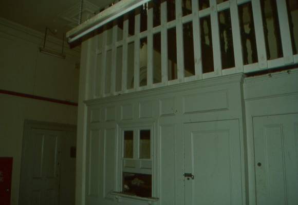 H01960 prahran arcade front central staircase 2001