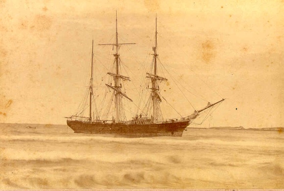 S220_ElizaRamsden_PortPhillipBaySouthChannel_FrontView