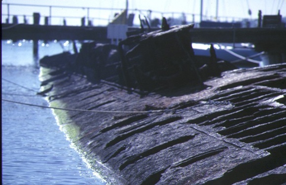 S384_J7Submarine_PortPhillipBayHampton_SideView